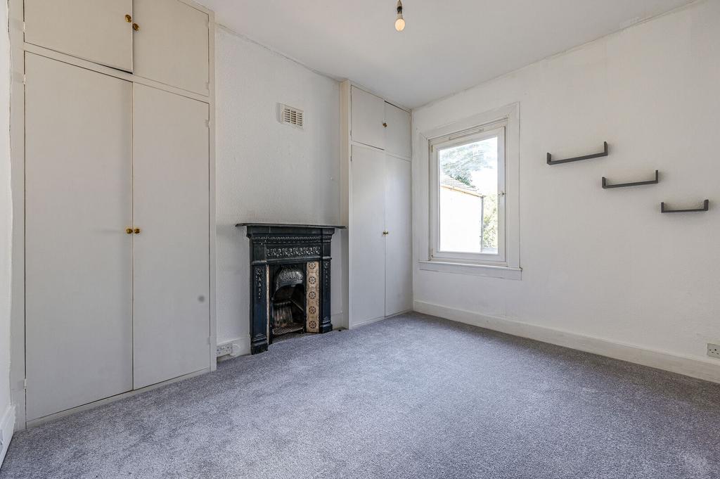 Bedroom, fireplace