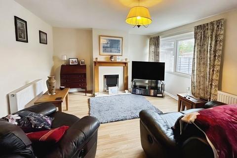 3 bedroom terraced house to rent, Colwell Drive, Witney, OX28