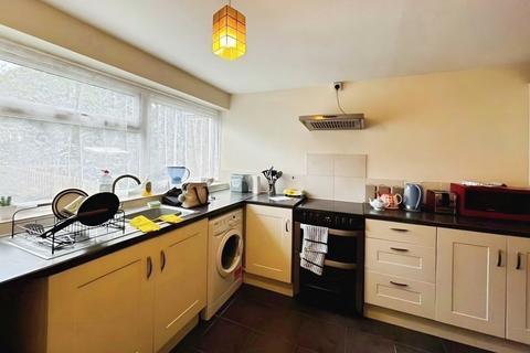 3 bedroom terraced house to rent, Colwell Drive, Witney, OX28