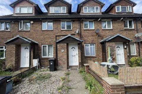 2 bedroom maisonette to rent, Amanda Close, Chigwell IG7
