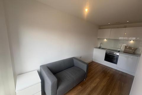 Studio to rent, Wolstenholme Square, Liverpool L1