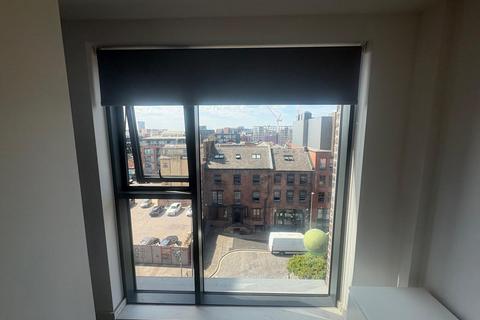 Studio to rent, Wolstenholme Square, Liverpool L1