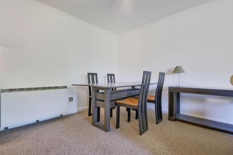 2 bedroom flat for sale, Manhattan Drive, Cambridge