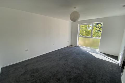 2 bedroom flat to rent, Trotwood, Chigwell IG7