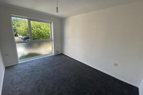 2 bedroom flat to rent, Trotwood, Chigwell IG7