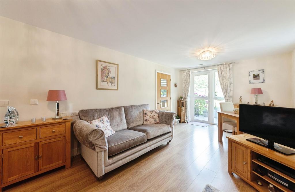 Apartment in Solihull, Shirley - View 3