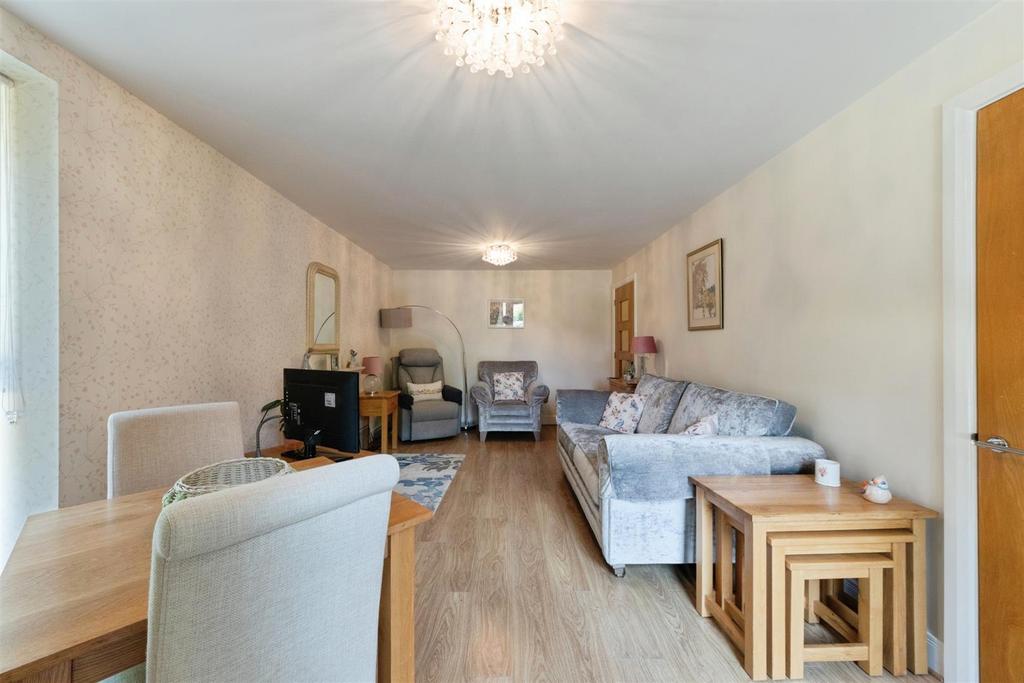 Apartment in Solihull, Shirley - View 5