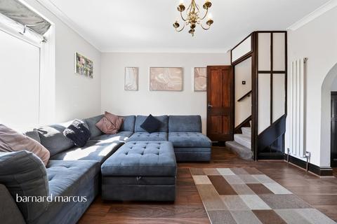 3 bedroom terraced house for sale, Field View, Feltham