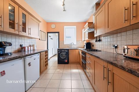 3 bedroom terraced house for sale, Field View, Feltham