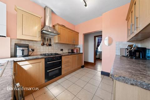 3 bedroom terraced house for sale, Field View, Feltham