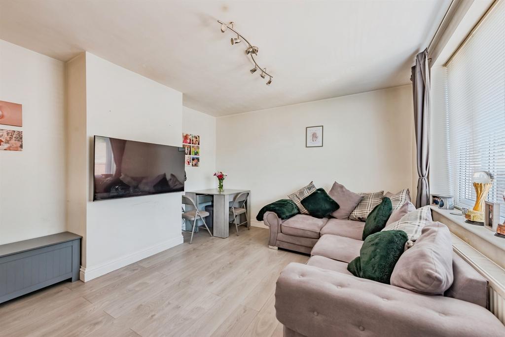 House in Reigate and Banstead, Surrey - View 2
