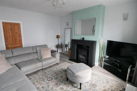 3 bedroom house to rent, Baghill Road, Tingley, Wakefield
