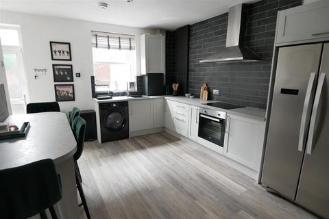 3 bedroom house to rent, Baghill Road, Tingley, Wakefield