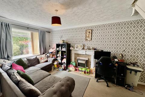 2 bedroom semi-detached house to rent, Furness, Glascote, Tamworth