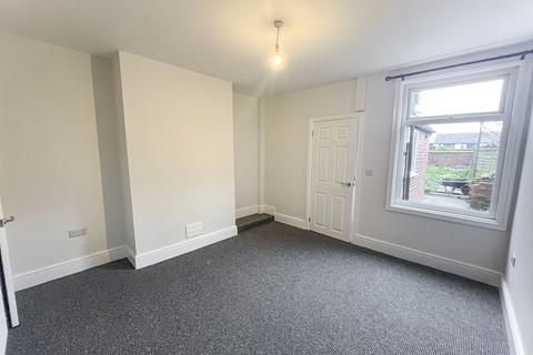 2 bedroom terraced house to rent, Kenneth Street, LINCOLN