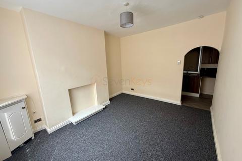 2 bedroom terraced house to rent, George Street, Shildon