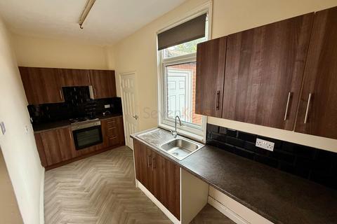 2 bedroom terraced house to rent, George Street, Shildon
