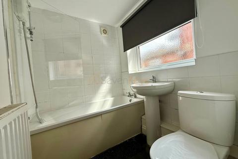2 bedroom terraced house to rent, George Street, Shildon