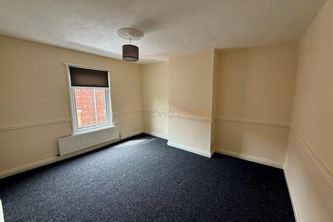 2 bedroom terraced house to rent, George Street, Shildon