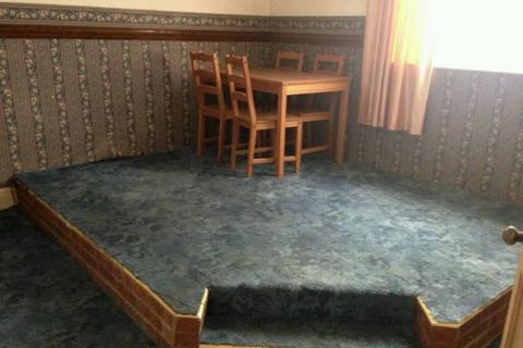 4 bedroom house share to rent, Clay Lane