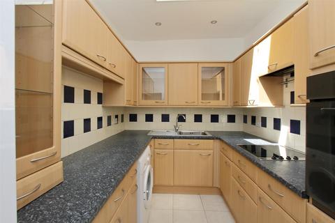 2 bedroom flat to rent, Fisherton Street, Salisbury