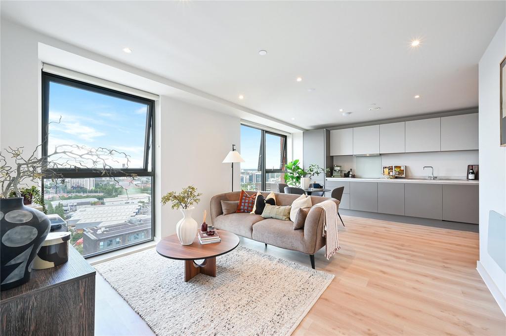Apartment in Trafford, Old Trafford - View 2