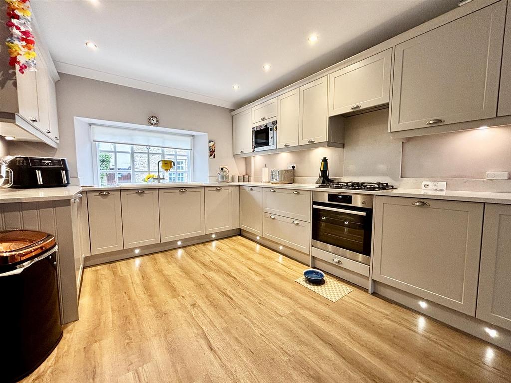 House in Leeds, Barwick in Elmet and Scholes - View 3