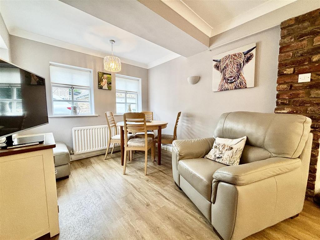 House in Leeds, Barwick in Elmet and Scholes - View 4