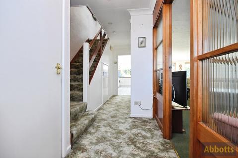 4 bedroom detached house for sale, Burrows Way, Rayleigh, Essex, SS6