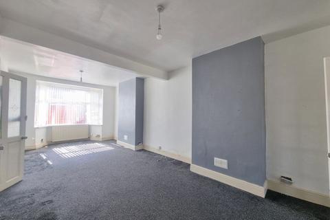 3 bedroom semi-detached house to rent, Kitchener Road, Leicester