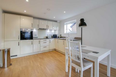 1 bedroom flat for sale, Kilby House, Gambit Avenue Oakgrove, Milton Keynes, Buckinghamshire, MK10 9UB