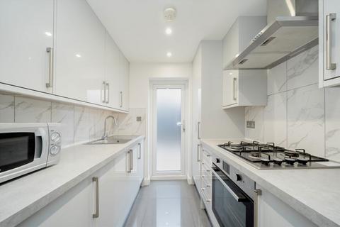 2 bedroom flat to rent, St. Thomas's Road, London NW10
