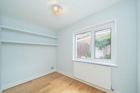 2 bedroom flat to rent, St. Thomas's Road, London NW10