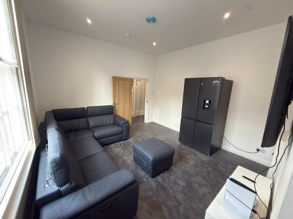 House in Nottingham - View 2