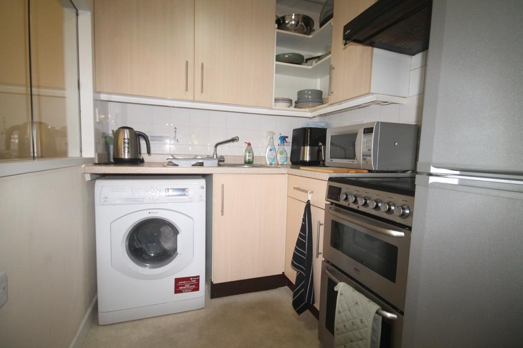 Apartment in Waverley, Haslemere - View 3
