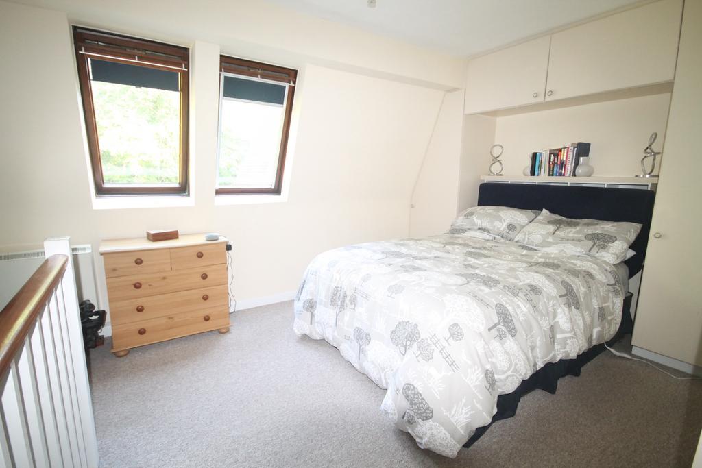Apartment in Waverley, Haslemere - View 4