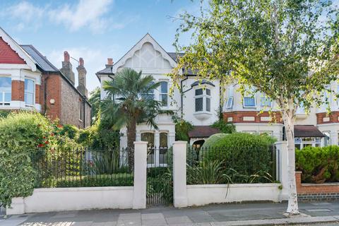 Birch Grove, London, W3