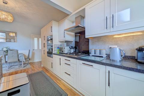 4 bedroom terraced house for sale, Binns Street, Bingley, West Yorkshire, BD16
