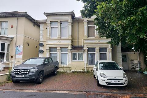 2 bedroom apartment to rent, Queen Victoria Road, Llanelli