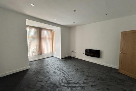 2 bedroom apartment to rent, Queen Victoria Road, Llanelli