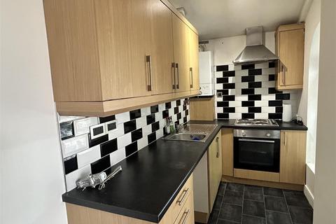 2 bedroom apartment to rent, Queen Victoria Road, Llanelli