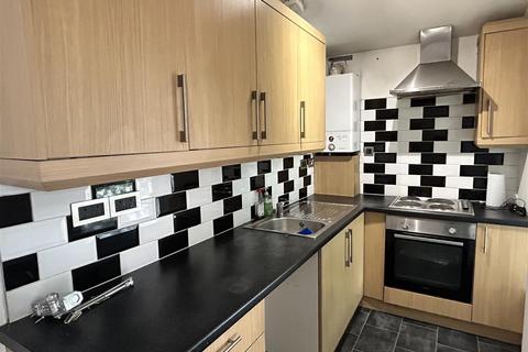 2 bedroom apartment to rent, Queen Victoria Road, Llanelli