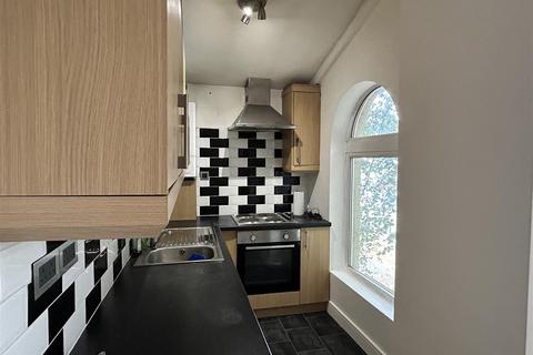 2 bedroom apartment to rent, Queen Victoria Road, Llanelli