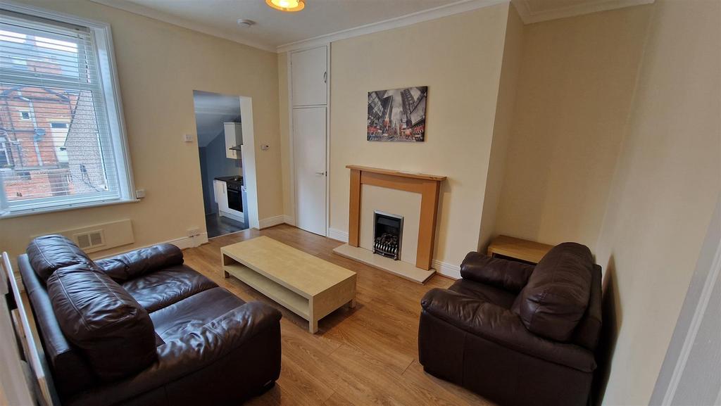 Apartment in Newcastle upon Tyne, Tyne and Wear - View 3
