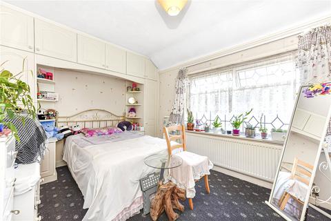 3 bedroom end of terrace house for sale, Canonsleigh Road, Dagenham RM9