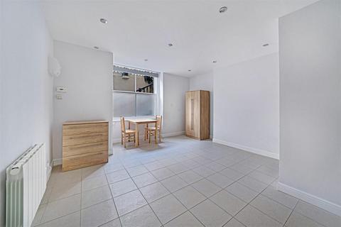 Studio to rent, Devonshire Terrace, London W2