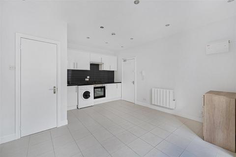 Studio to rent, Devonshire Terrace, London W2