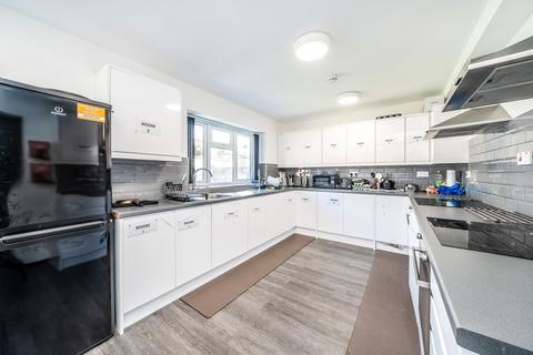 Studio to rent, Wellington Avenue, Hounslow TW3
