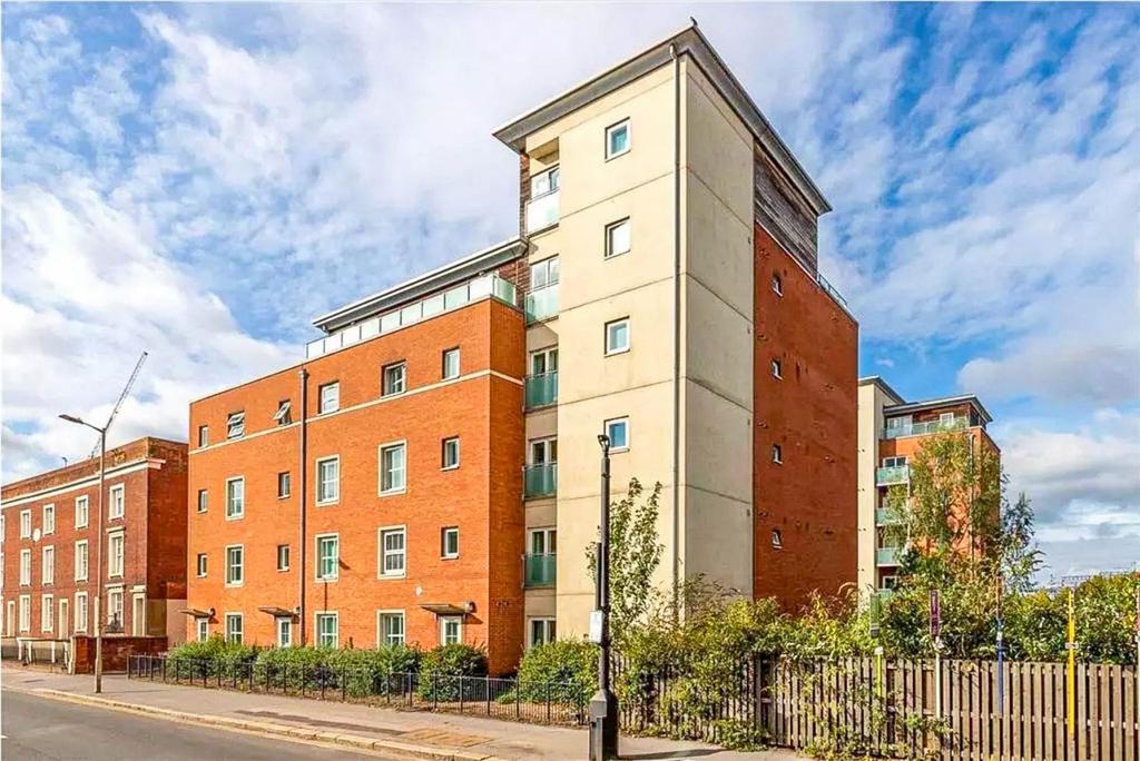 Malcolm Place, Reading