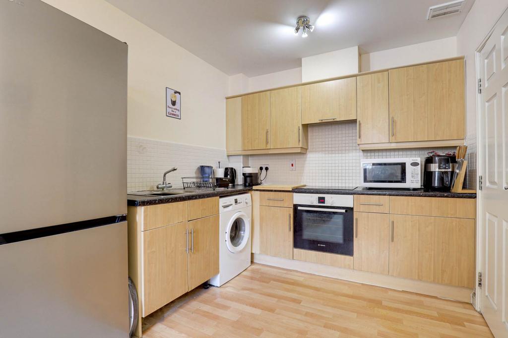 Apartment in Reading - View 4